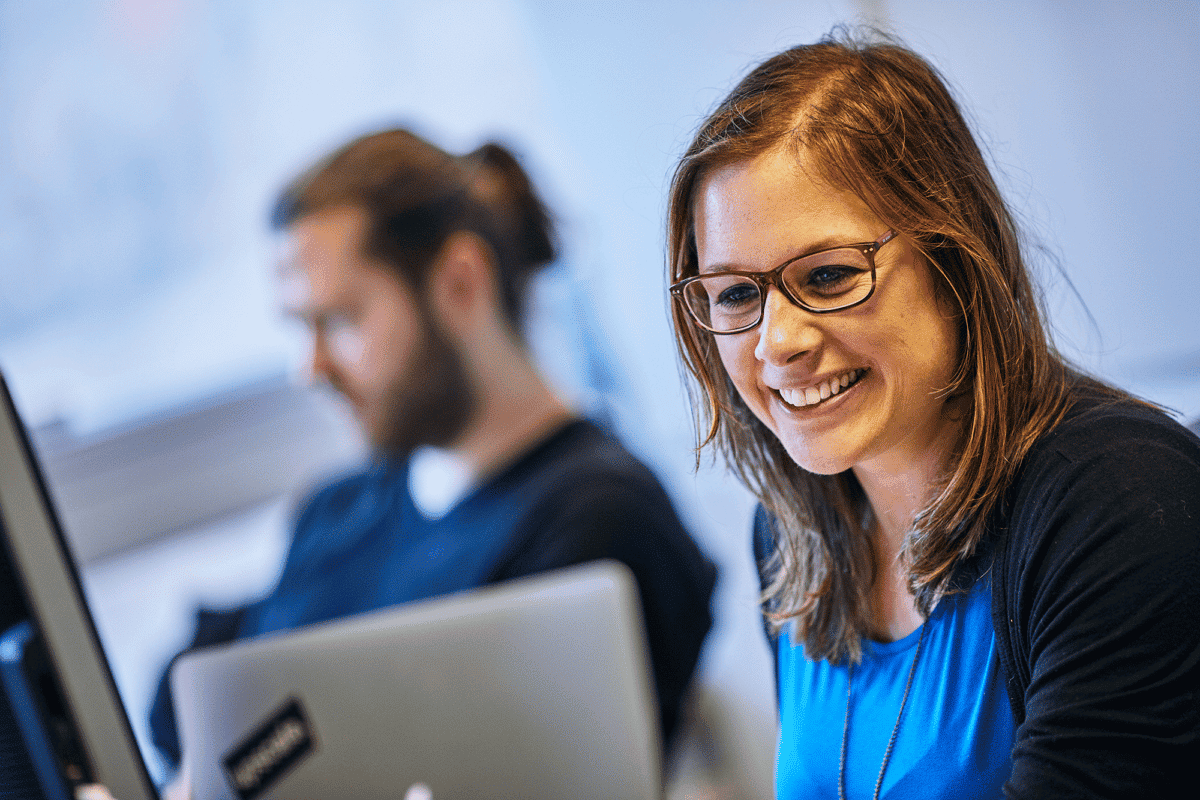 Administrate colleagues working at their computers.